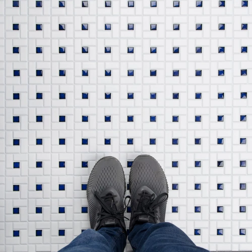 Merola Tile Spiral Blue And White 12-1/2 In. X 12-1/2 In. X 6 Mm Porcelain Mosaic Tile (11.07 Sq. Ft. / Case) 10 Merola Tile Spiral Blue And White 12-1/2 In. X 12-1/2 In. X 6 Mm Porcelain Mosaic Tile (11.07 Sq. Ft. / Case) - Image 10